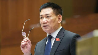 Bộ trưởng Bộ Tài chính Hồ Đức Phớc 'đăng đàn' trả lời chất vấn tại Quốc hội
