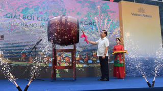 Bơi chải Thuyền rồng chào mừng kỷ niệm 68 năm ngày Giải phóng Thủ đô