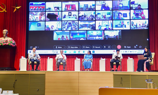 Xây dựng đội ngũ cán bộ ngoại giao “vừa hồng, vừa chuyên”