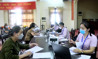 Hà Nội: Phấn đấu 100% người đang hưởng trợ cấp xã hội nhận chi trả không dùng tiền mặt