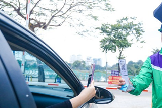 Hà Nội chính thức thí điểm thanh toán giá trông giữ xe không dùng tiền mặt