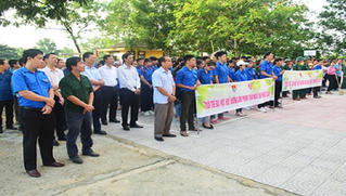 Đại học Huế ra quân dọn dẹp vệ sinh môi trường