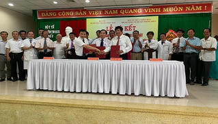 Bệnh viện Trung ương Huế ký kết biên bản ghi nhớ về việc hỗ trợ chuyển giao kỹ thuật với Trung tâm Y tế huyện Phong Điền