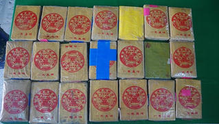 Thêm 21 bánh nghi heroin trôi dạt từ biển vào đất liền tỉnh Thừa Thiên Huế