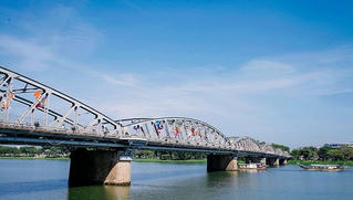 Đến Huế để thấy màu xanh