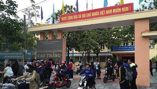 Tạm đình chỉ thầy giáo bị tố có hành vi khiếm nhã với nữ sinh lớp 10