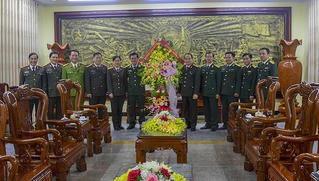 Giám đốc Công an tỉnh Thừa Thiên Huế thăm và tặng quà các anh hùng, thương binh
