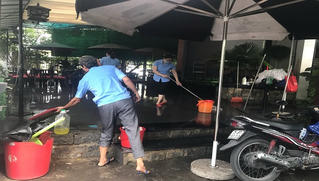 Các cửa hàng ở TP Huế vẫn "e dè" trong ngày đầu nới lỏng giãn cách xã hội