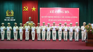 Thăng cấp bậc hàm, nâng lương cho 918 sĩ quan công an nhân dân