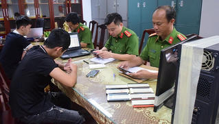 Công an tỉnh Thừa Thiên Huế 'bóc gỡ' đường dây đánh bạc qua mạng