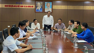 Vụ lật xe khiến 15 người tử vong ở Quảng Bình: Tài xế chỉ có bằng B2?