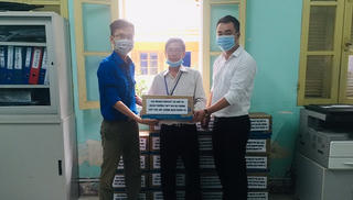 Trường THPT Hai Bà Trưng chung tay hỗ trợ tuyến đầu phòng, chống dịch Covid-19