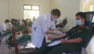 Hơn 150 cán bộ chiến sĩ Thừa Thiên Huế hiến máu tình nguyện