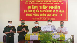 Tặng 5.000 chiếc khẩu trang cho Bộ CHQS tỉnh Thừa Thiên Huế