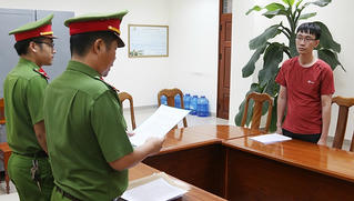 Tạm giữ một cán bộ ngân hàng để điều tra về hành vi lừa đảo