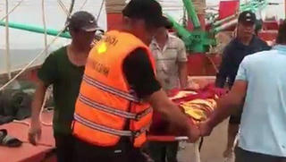 Ròng rọc rơi trúng người, thuyền viên tử vong