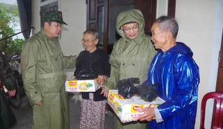 Thừa Thiên Huế di dời hơn 22.000 người ra khỏi vùng nguy hiểm do mưa lũ