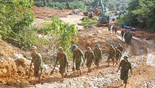 Dốc tổng lực tìm kiếm 12 công nhân còn mất tích tại Rào Trăng 3