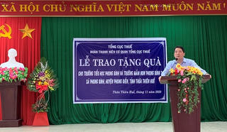 Tổng cục trưởng Tổng cục Thuế thăm, tặng quà và làm việc tại Thừa Thiên Huế