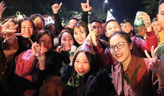 Thời tiết ủng hộ, hàng nghìn bạn trẻ hòa mình cùng Phong Nha Countdown 2021