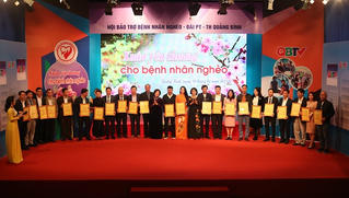 Mang “Xuân yêu thương” đến với bệnh nhân nghèo tỉnh Quảng Bình