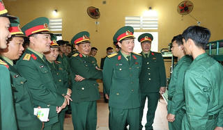 180 thanh niên Thừa Thiên Huế bắt đầu cuộc sống tân binh