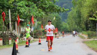 Ông Đoàn Ngọc Hải chinh phục 42km Marathon tại Di sản Phong Nha – Kẻ Bàng