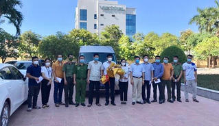 Tổ công tác 'đặc biệt' vào TP HCM đón phụ nữ mang thai và trẻ em về Quảng Bình 