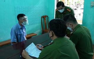 Cãi nhau, chồng trẻ chém nhiều nhát vào người vợ