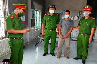 Chủ tịch xã bị người đàn ông hành hung phải nhập viện khi chỉ đạo chống dịch 