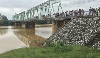 Tổ chức tìm kiếm nữ học sinh nghi nhảy cầu tự tử trên sông Kiến Giang
