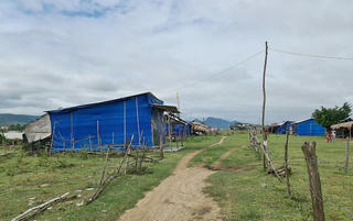 Cuộc sống tạm bợ của 17 hộ dân vạn đò ven bờ sông Gianh