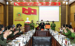 Chủ tịch tỉnh Quảng Bình khen thưởng Ban Chuyên án triệt phá đường dây lừa đảo 1.000 tỷ
