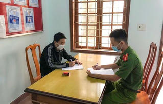 Rủ nhau đi trộm giàn rạp phục vụ đám ma trong đêm mưa lớn