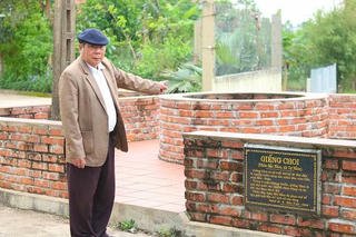 Làng du lịch đi ra từ khói lửa