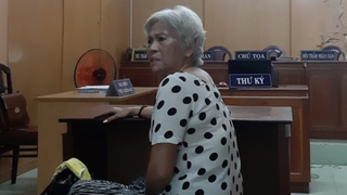 Người đàn bà tuổi 70 tưới xăng thiêu sống chị và cháu gái