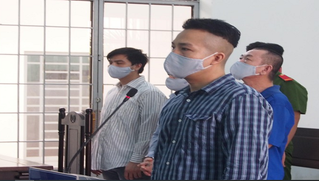 Lợi dụng việc đi vệ sinh, kẻ cướp giật trốn khỏi nơi giam giữ