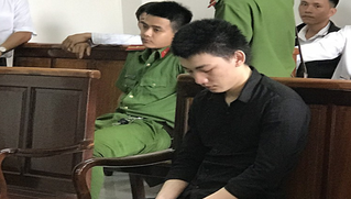 Ngồi tù vì “yêu” bé gái chưa đủ 16 tuổi