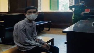 Mang 'bà hỏa' gay áp lực bắt chị gái bán nhà