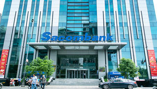 Sacombank đón nhận cờ thi đua của Ngân hàng Nhà nước