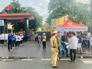 'Tiếp sức' cho sĩ tử cả nước 'vượt' kỳ thi tốt nghiệp THPT