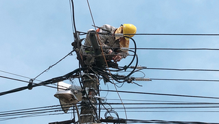 Tránh "sốc" khi thanh toán tiền điện trong tháng nắng nóng cao điểm 