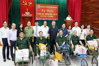 Chủ tịch nước Tô Lâm thăm, tặng quà Trung tâm Điều dưỡng thương binh Thuận Thành 