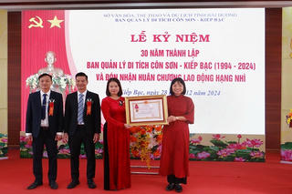 Ban Quản lý di tích Côn Sơn - Kiếp Bạc (Hải Dương) nhận Huân chương Lao động hạng nhì