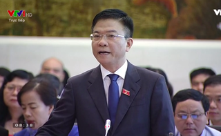 Bộ trưởng Lê Thành Long 'trả lời thẳng, đáp gọn' nhiều vấn đề 'nóng'
