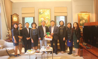 Bộ trưởng Lê Thành Long thăm hỏi cán bộ lão thành nhân dịp Tết Canh Tý 2020