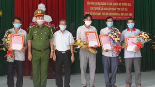 Bộ trưởng Tô Lâm khen ngợi 4 công dân bắt nghi phạm trốn nã