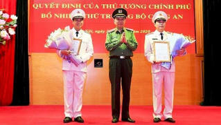 Trao quyết định bổ nhiệm Thứ trưởng Bộ Công an cho hai Thiếu tướng
