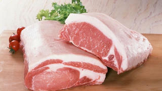 Tiểu thương, thương lái rất khó mua được thịt lợn giá 70.000 đồng/kg