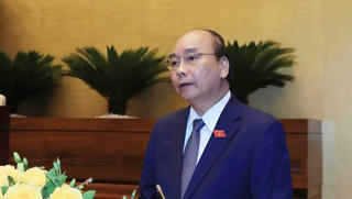 Chính phủ đề nghị hoãn tăng lương